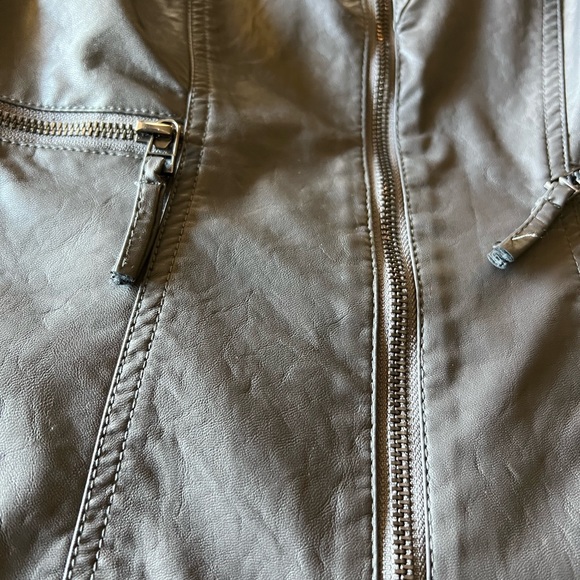 Just Like New!! BLANKNYC charcoal faux leather moto jacket size L from Nordstrom - Picture 3 of 6